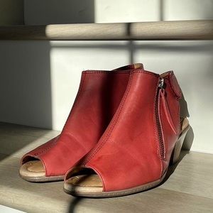 RED Vintage Leather and Wood Sandals with Heel (Earth brand)